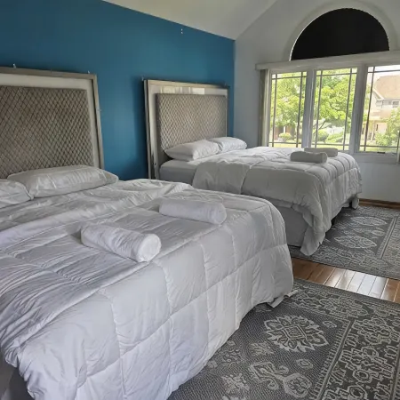 Big 5Br, 3.5BA Game Rm Prime Safe Location Mins to down Town Chicago