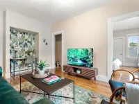 Garden Getaway 2BR Minutes to Salem, Beach, and train to Boston! Hotels in Beverly