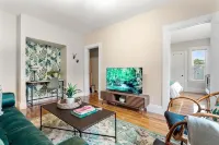Garden Getaway 2BR Minutes to Salem, Beach, and train to Boston!