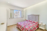 Villa Nettuno, enchanting contemporary villa, seafront , with pool