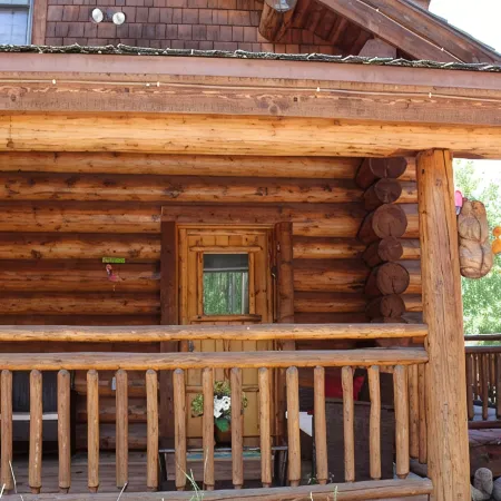 Rustic 1 bedroom, 1 bath, 2 minutes from the West Glacier Park