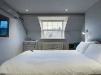 Wild Garlic Rooms - parking