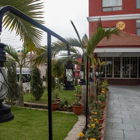 Ratna Hotel