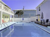 Gulf View Condo with Pool & Grills. Minute walk to Beach. Pet-Friendly! - Villas