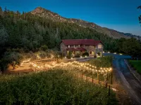 Luxury 38-Acre Calistoga Mansion - Pool, Vineyard, Amazing Views, Boccee & More - Private Pools