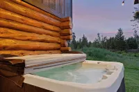 Cascade Getaway, Hot Tub, Fenced Acre, Pet Friendly