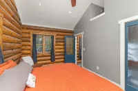 Cozy Mountain Cabin 1 Hour from Denver Backs up to National Forest EV Charging!