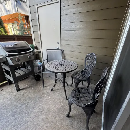 Family & Pet Paradise 2BR 2BA Home, Fenced Yard, Private Wi-Fi, Great Location