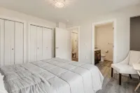 Foosball/Firepit/Fenced Yard/4 Min to Hendo/4 Beds - Kitchens