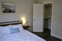 3 minutes drive to beach | Amazing Sunsets | Private Cozy Upper-Level Suite - Wifi