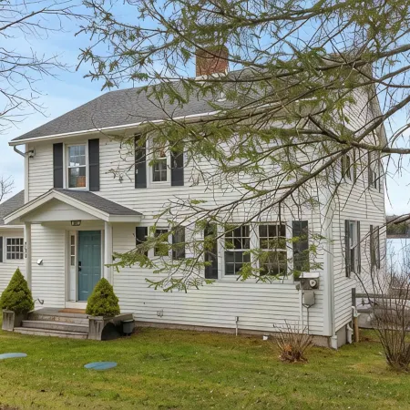 Lakefront Home in VT Near Okemo and Killington. Minutes to Skiing!