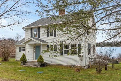 Lakefront Home in VT Near Okemo and Killington. Minutes to Skiing! - Wifi