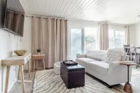 Chic 1 Bedroom Apartment w/ Comfy King Bed - Wifi