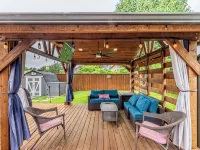 2 minutes from lake, Pickleball, Hot Tub, Pool table! Hoteles en Rowlett