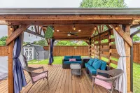 2 minutes from lake, Pickleball, Hot Tub, Pool table! - Boutique