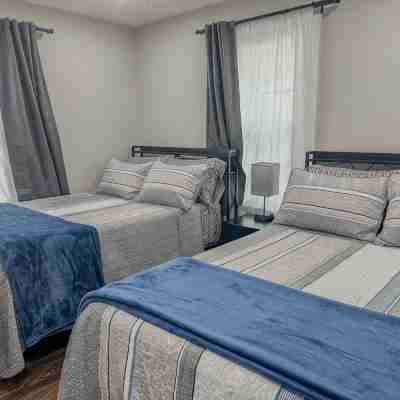 Pleasant 2Bdrm/2ba Mins to Downtown Rooms