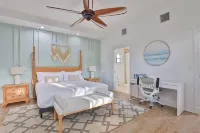 Incredible 3-Bedroom Home with Hot Tub! - 4성급