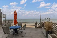 Waterfront 3BR with 3 Exclusive Use Decks and Parking in West End - 4-Star