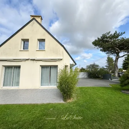 HOUSE NEAR THE SEA