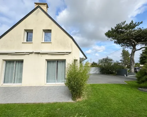 HOUSE NEAR THE SEA Hotels in Portbail