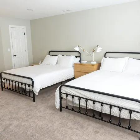 NEW Springmill Escape in Westfield - 2 king beds, office, fenced yard and more