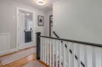 Beautifully Remodeled Colonial Charmer - 3 Bed, 2 Bath Near Tuscan Village! - 무료 와이파이