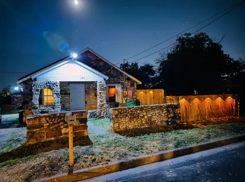Welcome to Cozy Stone Cottage 3 bedrooms and 1 bathroom house. - 3 ดาว