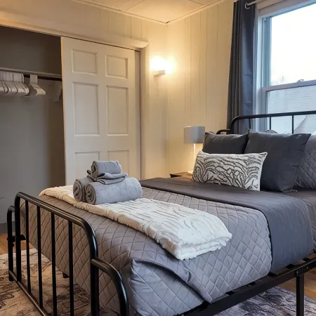 Newly Refreshed 3bd Spacious Unit Minutes from 290