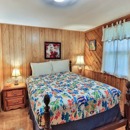 Charming 2-bedroom bungalow in fabulous Homosassa with AC, WiFi