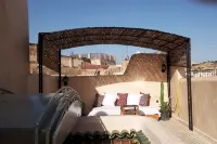 Dar Sghira: Private Fully Renovated Small Riad, Rooftop, Heart of Medina, Fiber - 2-Star