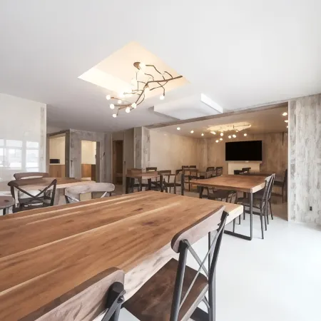 Uneed Hotel