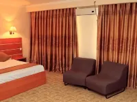 Hotel Ziyorat โรงแรมในฟาร์ฆอนา