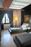 Monarc Hotel - Airport Shuttle