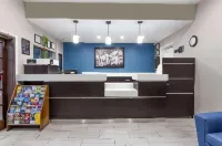 Super 8 by Wyndham Bakersfield South CA - Motels