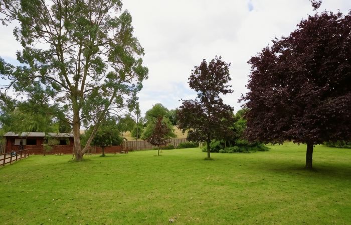 Tring Grange Cottage - Sleeps 2 - Onsite Parking
