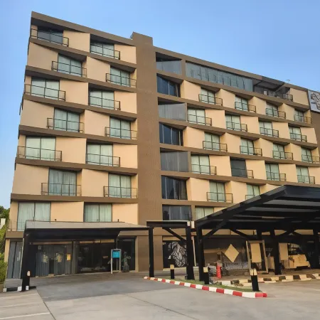 The  28th  Hotel
