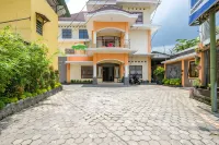 RedDoorz Syariah @ Jalan Simpang Gajayana - parking
