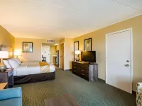Quality Inn Oceanfront Hotel dekat Bar Seacrets