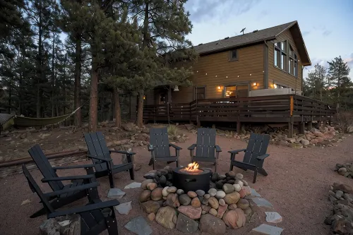 Charming Mtn Cabin Getaway - Hot Tub, Stunning Views, Fire Pit  & 4 Acres - 4つ星