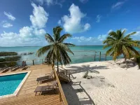 Ocean Front Home with Pool,Dock-Steps to Moriah National Park - ที่มีสระว่ายน้ำ