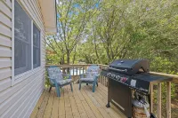 Wave Call, in Southern Shores, “Drop-in” for Surf and Sand! - Homestays