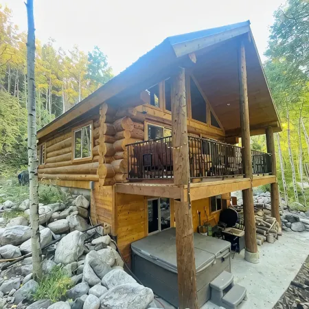 Monarch Hideaway - Modern cabin 5 miles to slopes!