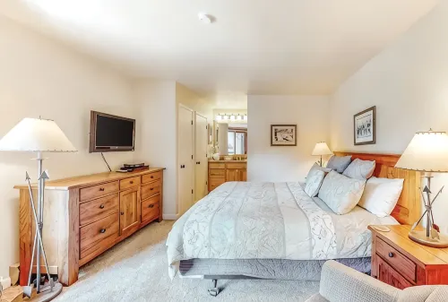 Top-Floor Condo Near Lifts With Hot Tubs, Pool, Washer/Dryer, On Demand Shuttle - 2-Star