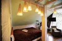 Golden Goose Guest House - Inns