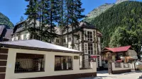 Gold Star Hotel - С парковкой