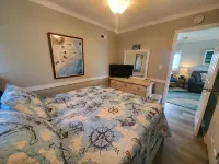 Deep-Water Canal Front Coastal Cottage Only Steps to the Beach & Pet Friendly! - ビーチサイド