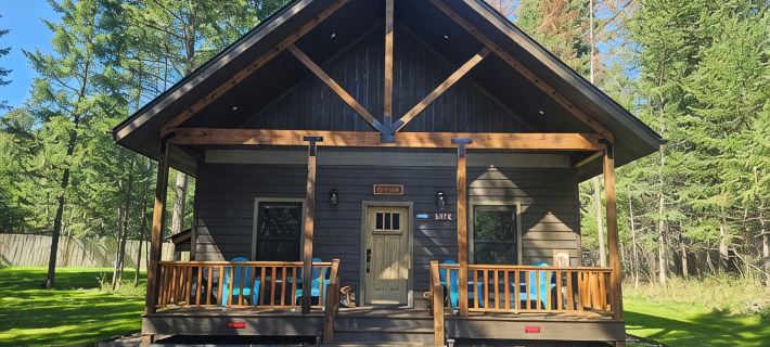 Charming cabin in the woods Hotels in Flathead County