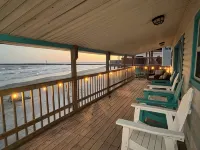 Pedestrian Beach Front 3- bedroom house in Surfside Beach - 비치