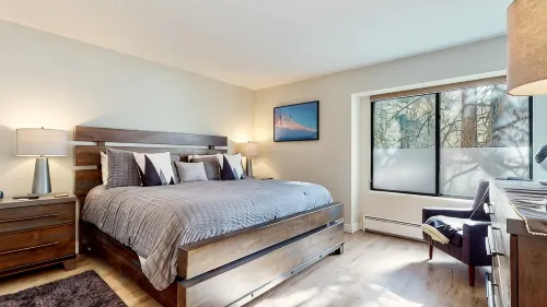 Deluxe remodeled 2 Bedrooms, Loft, 3 Bathrooms Condo close to Eagle - 3 stjerner