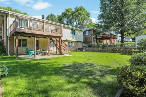 Central Location+ 2 living spaces+ covered patio! - Bungalows